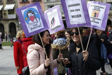 Concentración en la plaza del Castillo de Pamplona por el Día de la Mujer
