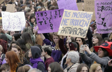Concentración en la plaza del Castillo de Pamplona por el Día de la Mujer