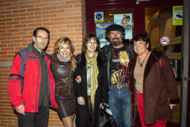 El Auditorio Barañáin, en colaboración con Flamenco on Fire, presentó el 2 de marzo a Raimundo Amador dentro de su gira Gypsy Flamenco Blues. En este espectáculo, el artista hace un repaso a su carrera y muestra su nuevo disco en solitario, titulado '60 Aniversario Directo en casa'. Sus fieles seguidores no perdieron la oportunidad de escuchar sobre el escenario a este artista universal que ha fusionado como nadie blues, flamenco y rock.