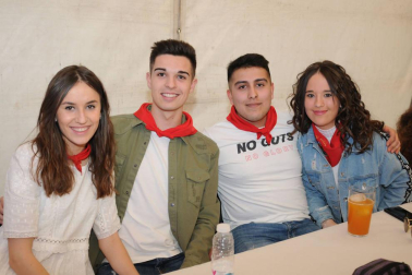 Del 2 al 5 de este mes, los vecinos de Cárcar disfrutaron de sus Fiestas de marzo. La cámara de ¡Click! se acercó el viernes por la tarde para disfrutar del concierto organizado en la carpa de las escuelas, que corrió a cargo de la orquesta Nueva Alaska. Una vez finalizado, los allí reunidos se unieron a la tradicional 'Bajada al paredón', que contó con la ambientación de la txaranga Aburrecalles.