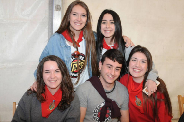 Del 2 al 5 de este mes, los vecinos de Cárcar disfrutaron de sus Fiestas de marzo. La cámara de ¡Click! se acercó el viernes por la tarde para disfrutar del concierto organizado en la carpa de las escuelas, que corrió a cargo de la orquesta Nueva Alaska. Una vez finalizado, los allí reunidos se unieron a la tradicional 'Bajada al paredón', que contó con la ambientación de la txaranga Aburrecalles.