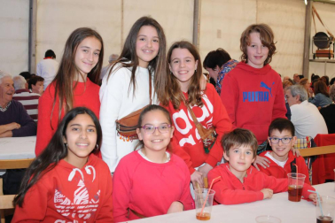 Del 2 al 5 de este mes, los vecinos de Cárcar disfrutaron de sus Fiestas de marzo. La cámara de ¡Click! se acercó el viernes por la tarde para disfrutar del concierto organizado en la carpa de las escuelas, que corrió a cargo de la orquesta Nueva Alaska. Una vez finalizado, los allí reunidos se unieron a la tradicional 'Bajada al paredón', que contó con la ambientación de la txaranga Aburrecalles.