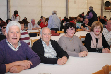 Del 2 al 5 de este mes, los vecinos de Cárcar disfrutaron de sus Fiestas de marzo. La cámara de ¡Click! se acercó el viernes por la tarde para disfrutar del concierto organizado en la carpa de las escuelas, que corrió a cargo de la orquesta Nueva Alaska. Una vez finalizado, los allí reunidos se unieron a la tradicional 'Bajada al paredón', que contó con la ambientación de la txaranga Aburrecalles.