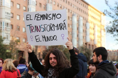 Multitudinaria manifestación por el Día de la Mujer en la capital navarra
