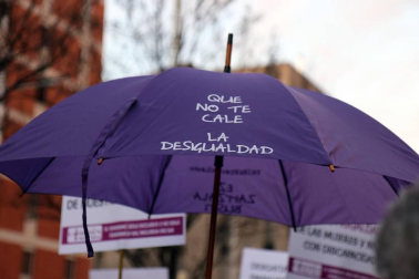 Multitudinaria manifestación por el Día de la Mujer en la capital navarra