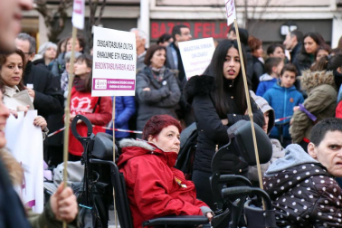 Multitudinaria manifestación por el Día de la Mujer en la capital navarra