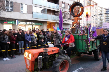 Multitudinaria manifestación por el Día de la Mujer en la capital navarra
