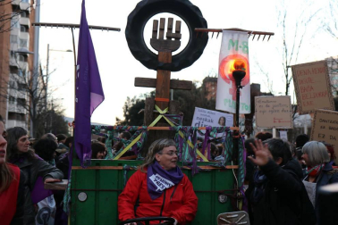 Multitudinaria manifestación por el Día de la Mujer en la capital navarra