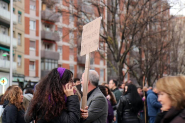 Multitudinaria manifestación por el Día de la Mujer en la capital navarra