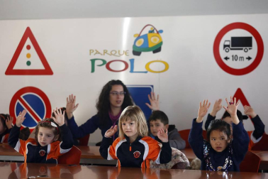 Los reyes Juan Carlos I y Sofía inauguraron el 9 de marzo de 1999 el parque polo sobre 20.250 metros cuadrados de landaben. alumnos de 300 centros de enseñanza, la mayoría navarros, han aprendido nociones básicas del código de circulación. Su seguridad es lo primero. Texto natxo gutiérrez fotografía eduardo buxens y archivo