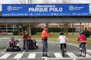 Los reyes Juan Carlos I y Sofía inauguraron el 9 de marzo de 1999 el parque polo sobre 20.250 metros cuadrados de landaben. alumnos de 300 centros de enseñanza, la mayoría navarros, han aprendido nociones básicas del código de circulación. Su seguridad es lo primero. Texto natxo gutiérrez fotografía eduardo buxens y archivo