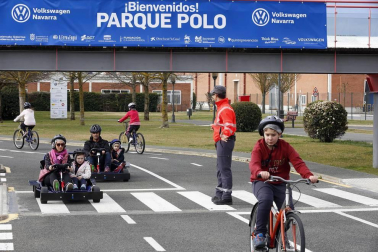 Los reyes Juan Carlos I y Sofía inauguraron el 9 de marzo de 1999 el parque polo sobre 20.250 metros cuadrados de landaben. alumnos de 300 centros de enseñanza, la mayoría navarros, han aprendido nociones básicas del código de circulación. Su seguridad es lo primero. Texto natxo gutiérrez fotografía eduardo buxens y archivo