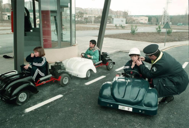 Los reyes Juan Carlos I y Sofía inauguraron el 9 de marzo de 1999 el parque polo sobre 20.250 metros cuadrados de landaben. alumnos de 300 centros de enseñanza, la mayoría navarros, han aprendido nociones básicas del código de circulación. Su seguridad es lo primero. Texto natxo gutiérrez fotografía eduardo buxens y archivo