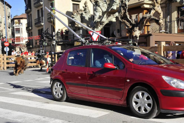 El equipo de rodaje de la película china 'Line Walker II' ha filmado esta semana en tafalla. la escena estrella ha sido la de una persecución de coches que se desarrolla durante un supuesto encierro de san fermín. cientos de navarros han participado en el rodaje como figurantes