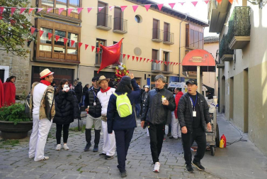 El equipo de rodaje de la película china 'Line Walker II' ha filmado esta semana en tafalla. la escena estrella ha sido la de una persecución de coches que se desarrolla durante un supuesto encierro de san fermín. cientos de navarros han participado en el rodaje como figurantes