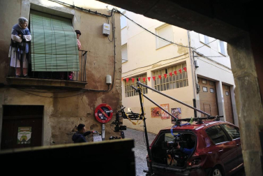 El equipo de rodaje de la película china 'Line Walker II' ha filmado esta semana en tafalla. la escena estrella ha sido la de una persecución de coches que se desarrolla durante un supuesto encierro de san fermín. cientos de navarros han participado en el rodaje como figurantes