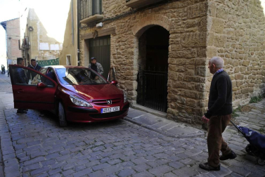 El equipo de rodaje de la película china 'Line Walker II' ha filmado esta semana en tafalla. la escena estrella ha sido la de una persecución de coches que se desarrolla durante un supuesto encierro de san fermín. cientos de navarros han participado en el rodaje como figurantes
