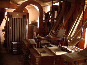 Fue un adelanto para su época en los año 30. con la experiencia en la gestión de molinos del entorno, la familia Jauregi se embarcó en la creación de su propia empresa: la Harinera San Miguel.