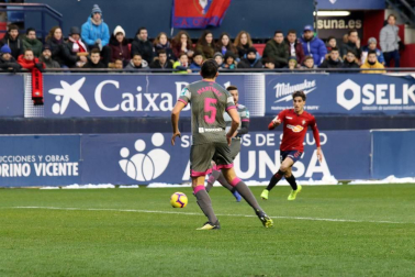 Imágenes del partido Osasuna-Cádiz disputado en El Sadar.