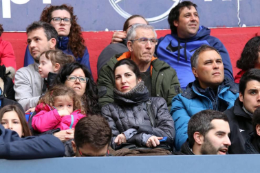 Fotos del búscate en la grada del Osasuna Femenino-SD Eibar