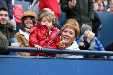 Fotos del búscate en la grada del Osasuna Femenino-SD Eibar