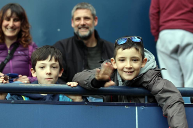 Fotos del búscate en la grada del Osasuna Femenino-SD Eibar