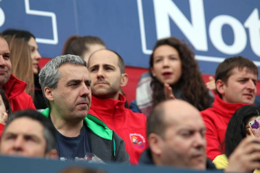 Fotos del búscate en la grada del Osasuna Femenino-SD Eibar