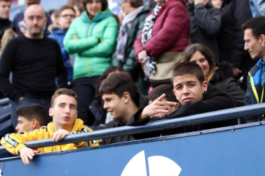 Fotos del búscate en la grada del Osasuna Femenino-SD Eibar