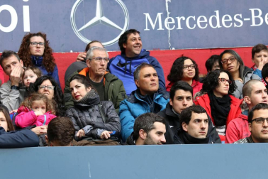 Fotos del búscate en la grada del Osasuna Femenino-SD Eibar