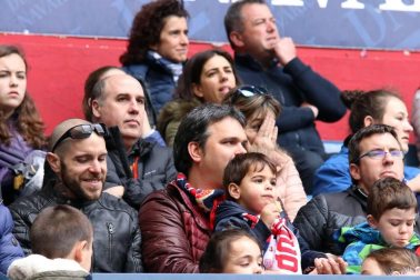 Fotos del búscate en la grada del Osasuna Femenino-SD Eibar