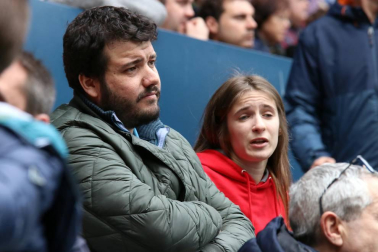 Fotos del búscate en la grada del Osasuna Femenino-SD Eibar