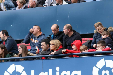 Fotos del búscate en la grada del Osasuna Femenino-SD Eibar