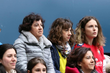 Fotos del búscate en la grada del Osasuna Femenino-SD Eibar