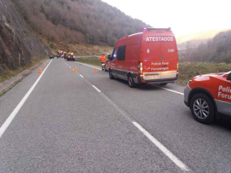 Un motorista de 39 años ha fallecido este lunes en un accidente de tráfico en el kilómetro 7,6 de la NA-2040, a la altura del pantano de Itoiz.
