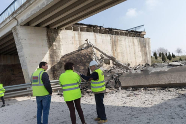 El tramo del puente de la N-121-C tardará en repararse dos meses