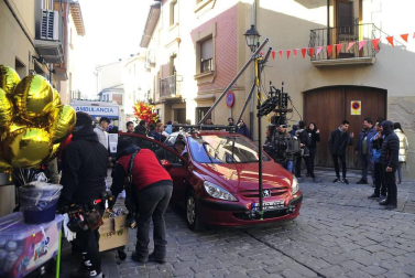 El equipo de rodaje de la película china 'Line Walker II' ha filmado esta semana en tafalla. la escena estrella ha sido la de una persecución de coches que se desarrolla durante un supuesto encierro de san fermín. cientos de navarros han participado en el rodaje como figurantes