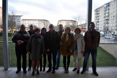 Entre el lunes 4 y el jueves 7 de marzo, Civivox San Jorge y Club de Montaña Gaztaroa Mendi Taldea organizaron la Semana de Montaña y Aventura en la que se pudo asistir a cuatro exposiciones de distinta índole. Como la que clausuró la muestra el jueves titulada “Invierno andino”, a la que acudió más de un centenar de personas y en la que se recogieron las vivencias de Aitziber y Aitor Irurozki durante su viaje a través de Perú y Bolivia.