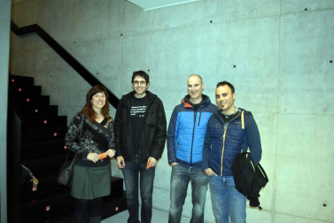 Entre el lunes 4 y el jueves 7 de marzo, Civivox San Jorge y Club de Montaña Gaztaroa Mendi Taldea organizaron la Semana de Montaña y Aventura en la que se pudo asistir a cuatro exposiciones de distinta índole. Como la que clausuró la muestra el jueves titulada “Invierno andino”, a la que acudió más de un centenar de personas y en la que se recogieron las vivencias de Aitziber y Aitor Irurozki durante su viaje a través de Perú y Bolivia.