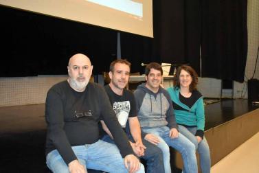 Entre el lunes 4 y el jueves 7 de marzo, Civivox San Jorge y Club de Montaña Gaztaroa Mendi Taldea organizaron la Semana de Montaña y Aventura en la que se pudo asistir a cuatro exposiciones de distinta índole. Como la que clausuró la muestra el jueves titulada “Invierno andino”, a la que acudió más de un centenar de personas y en la que se recogieron las vivencias de Aitziber y Aitor Irurozki durante su viaje a través de Perú y Bolivia.