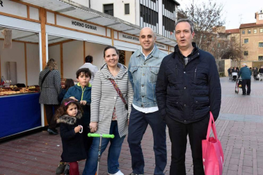Desde el viernes 8 de marzo hasta el domingo día 10, el Paseo del Queiles acogió una nueva edición -y ya van veinte- del tradicional Mercado de las Viandas. Los 25 expositores instalados, y llegados desde las distintas comunidades de España,  ofrecieron lo mejor de su gastronomía a los visitantes.