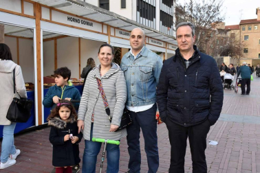 Desde el viernes 8 de marzo hasta el domingo día 10, el Paseo del Queiles acogió una nueva edición -y ya van veinte- del tradicional Mercado de las Viandas. Los 25 expositores instalados, y llegados desde las distintas comunidades de España,  ofrecieron lo mejor de su gastronomía a los visitantes.