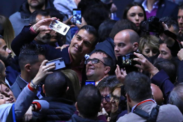 El presidente del Gobierno y candidato del PSOE, Pedro Sánchez , ha participado en un acto político que los socialistas navarros han celebrado esta tarde en el Navarra Arena, en Pamplona