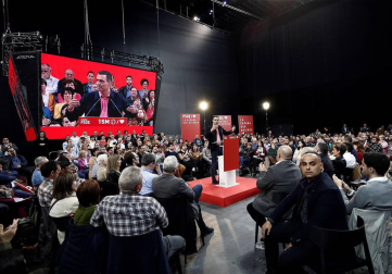 El presidente del Gobierno y candidato del PSOE, Pedro Sánchez , ha participado en un acto político que los socialistas navarros han celebrado esta tarde en el Navarra Arena, en Pamplona