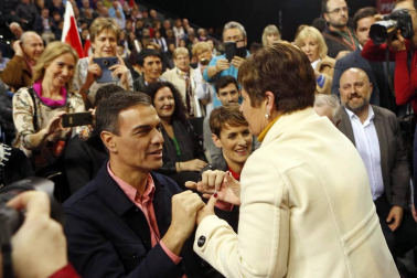 El presidente del Gobierno y candidato del PSOE, Pedro Sánchez , ha participado en un acto político que los socialistas navarros han celebrado esta tarde en el Navarra Arena, en Pamplona
