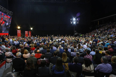 El presidente del Gobierno y candidato del PSOE, Pedro Sánchez , ha participado en un acto político que los socialistas navarros han celebrado esta tarde en el Navarra Arena, en Pamplona