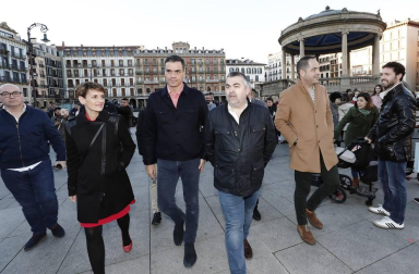 El presidente del Gobierno y candidato del PSOE, Pedro Sánchez , ha participado en un acto político que los socialistas navarros han celebrado esta tarde en el Navarra Arena, en Pamplona