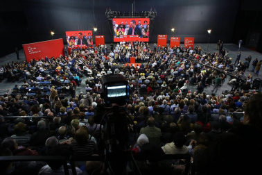 El presidente del Gobierno y candidato del PSOE, Pedro Sánchez , ha participado en un acto político que los socialistas navarros han celebrado esta tarde en el Navarra Arena, en Pamplona