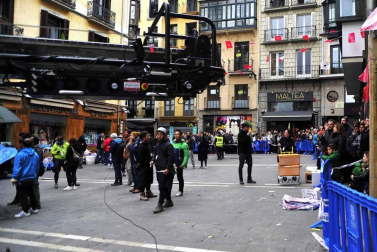 La grabación del filme, que ha arrancado a las 8 horas, ha cortado el tránsito peatonal de varias calles del Casco Viejo hasta las 20 horas