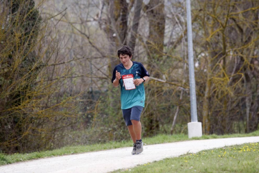 Fotos de los participantes de la Carrera Solidaria Pro Hiru Hamabi de Sarriguren.