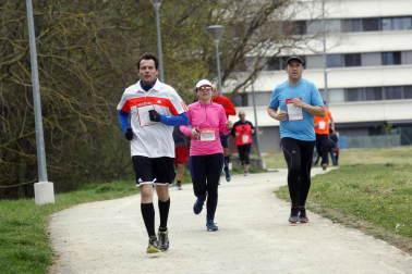Fotos de los participantes de la Carrera Solidaria Pro Hiru Hamabi de Sarriguren.